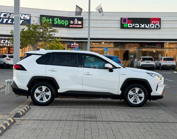טויוטה RAV4