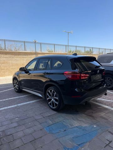 ב מ וו X1