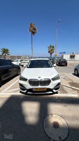 ב מ וו X1