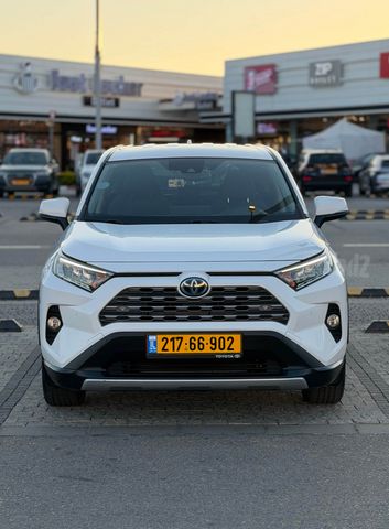 טויוטה RAV4