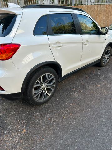 מודעת רכב מיצובישי ASX