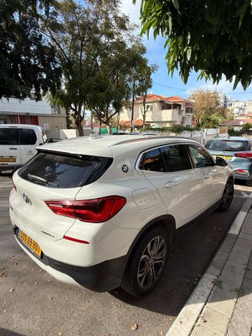 ב מ וו X2