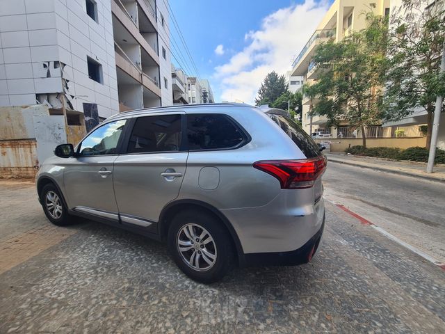 מיצובישי אאוטלנדר