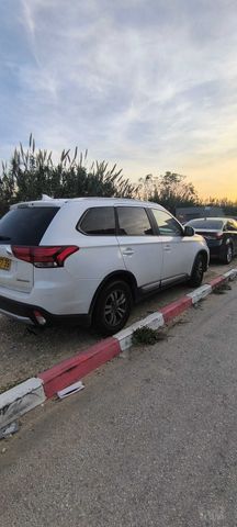 מיצובישי אאוטלנדר