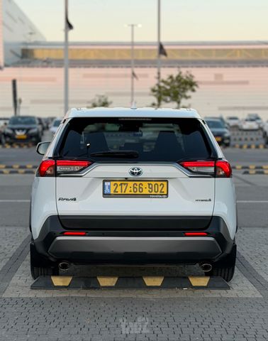 טויוטה RAV4