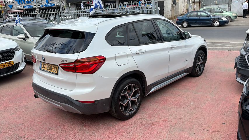ב מ וו X1
