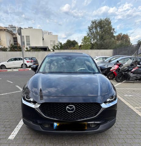 מודעת רכב מאזדה CX-30