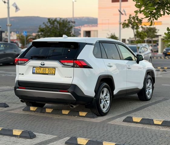 טויוטה RAV4