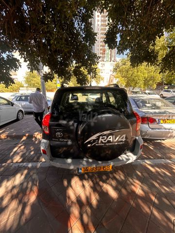 טויוטה RAV4