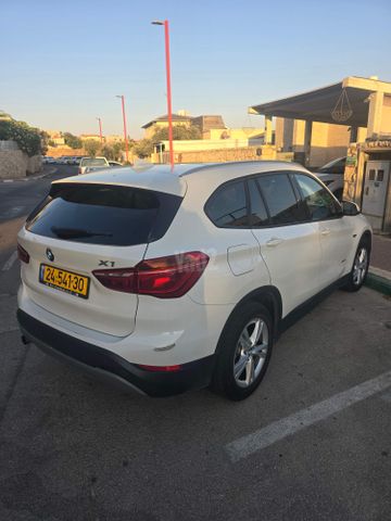 ב מ וו X1