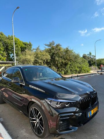 ב מ וו X6