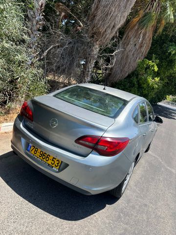 אופל אסטרה