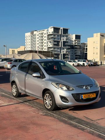 מודעת רכב מאזדה 2