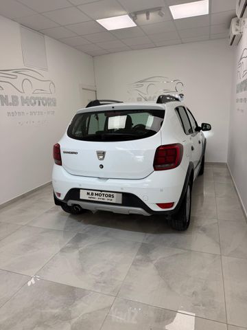 דאצ'יה סנדרו Stepway