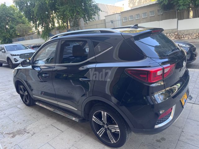 אם ג'י ZS