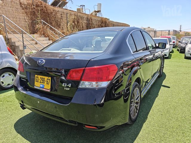 סובארו B4/לגאסי