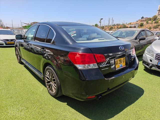 סובארו B4/לגאסי