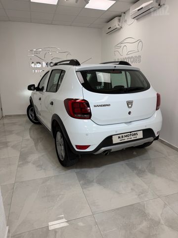 דאצ'יה סנדרו Stepway