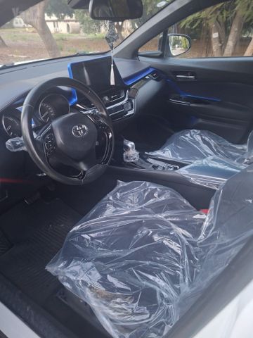 מודעת רכב טויוטה C-HR