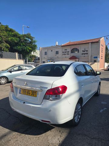 מיצובישי אטראז'