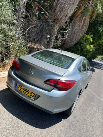 אופל אסטרה