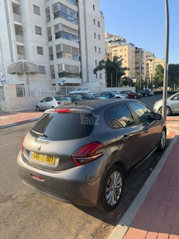 פיג'ו 208