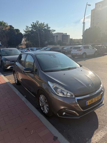 פיג'ו 208