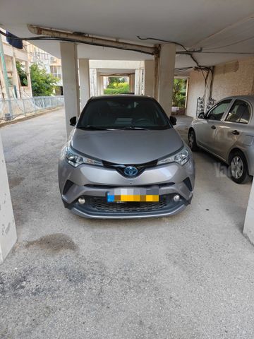 מודעת רכב טויוטה C-HR