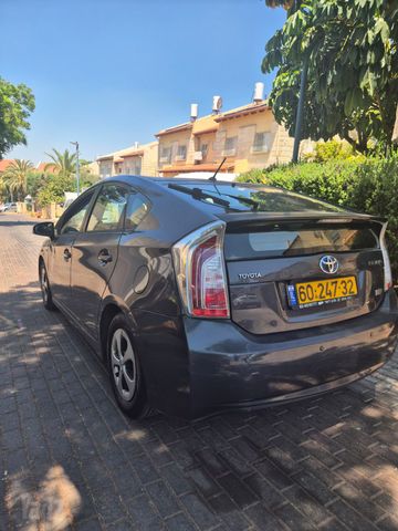 טויוטה פריוס