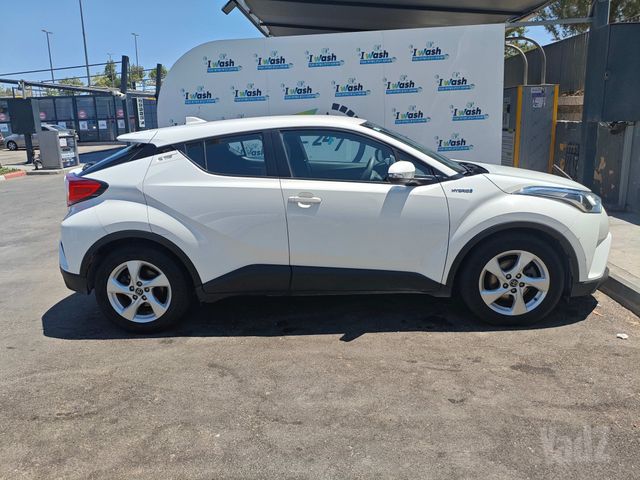 מודעת רכב טויוטה C-HR