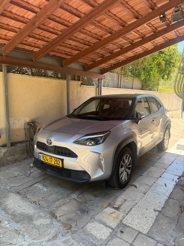 טויוטה יאריס קרוס