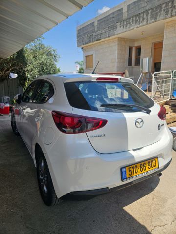 מודעת רכב מאזדה 2