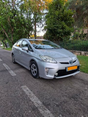 טויוטה פריוס