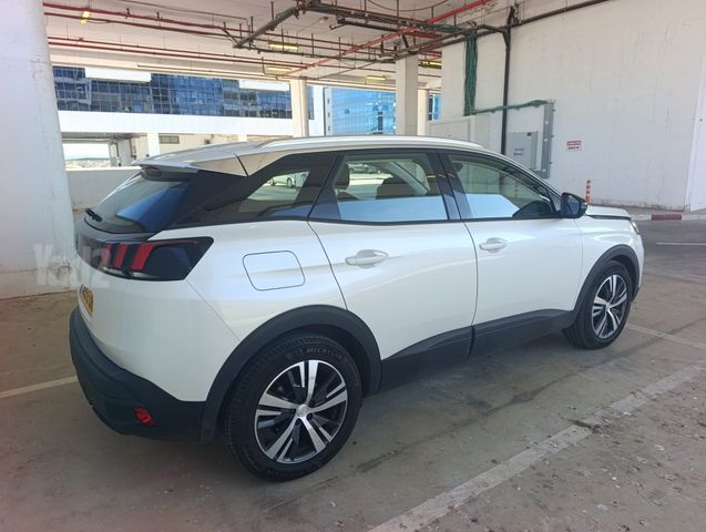 פיג'ו 3008