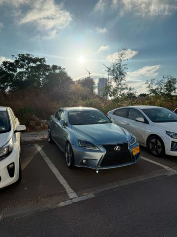לקסוס IS