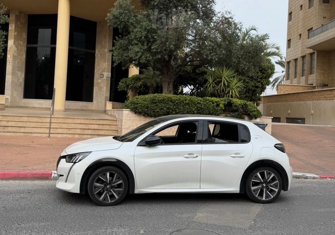 פיג'ו 208