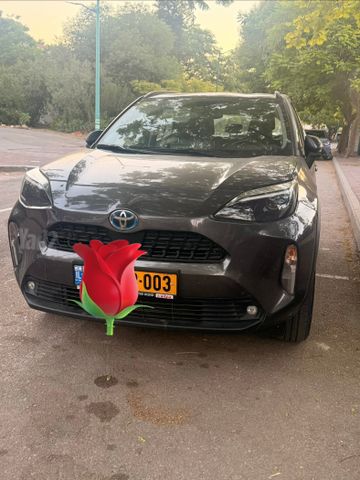מודעת רכב טויוטה יאריס קרוס