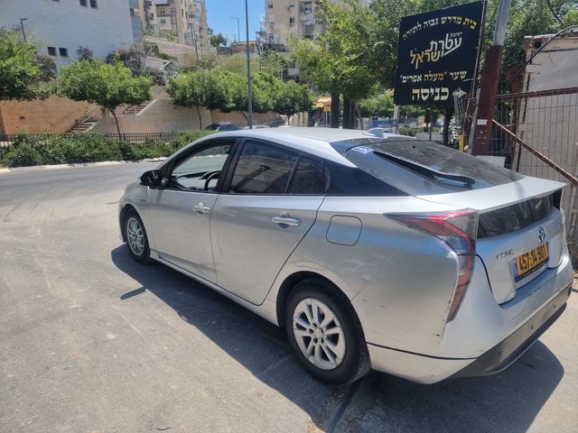 טויוטה פריוס