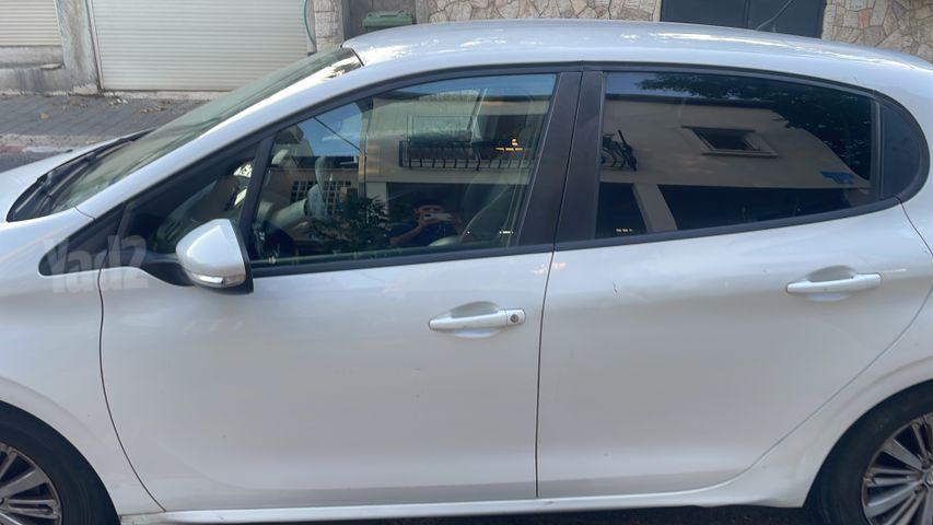 פיג'ו 208