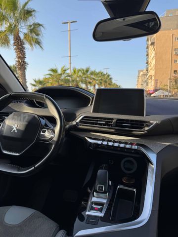פיג'ו 3008