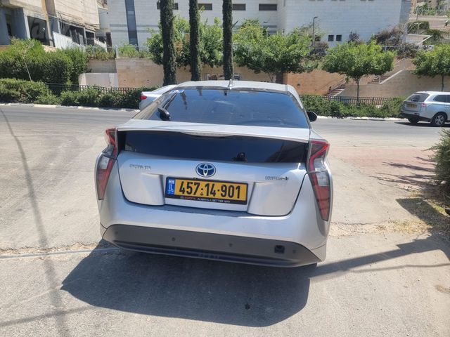 טויוטה פריוס