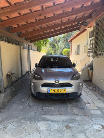 מודעת רכב טויוטה יאריס קרוס