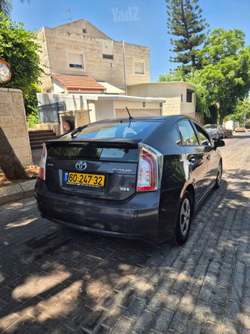 טויוטה פריוס