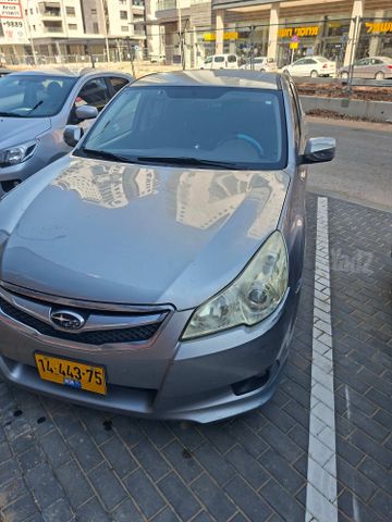 סובארו B4/לגאסי