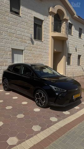 מודעת רכב ג׳ילי Geometry C