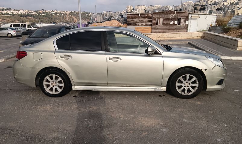 סובארו B4/לגאסי