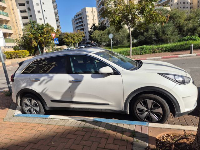 קיה נירו