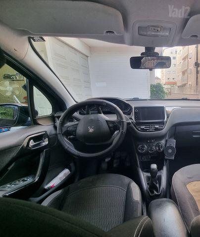 פיג'ו 208