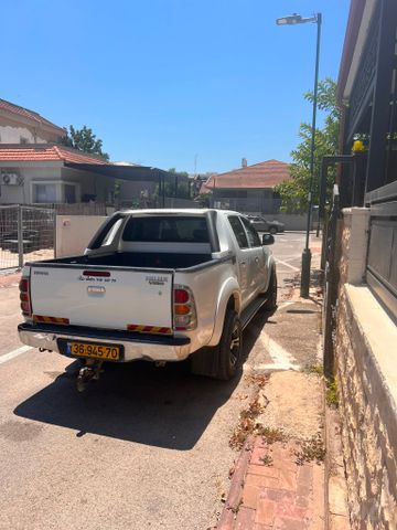 מודעת רכב טויוטה היילקס ויגו
