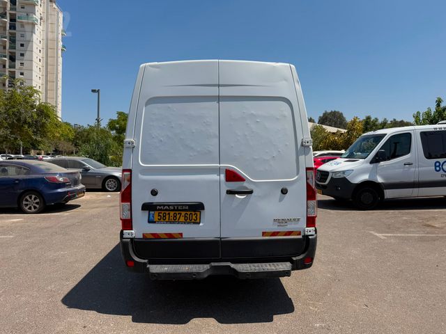 רנו מאסטר